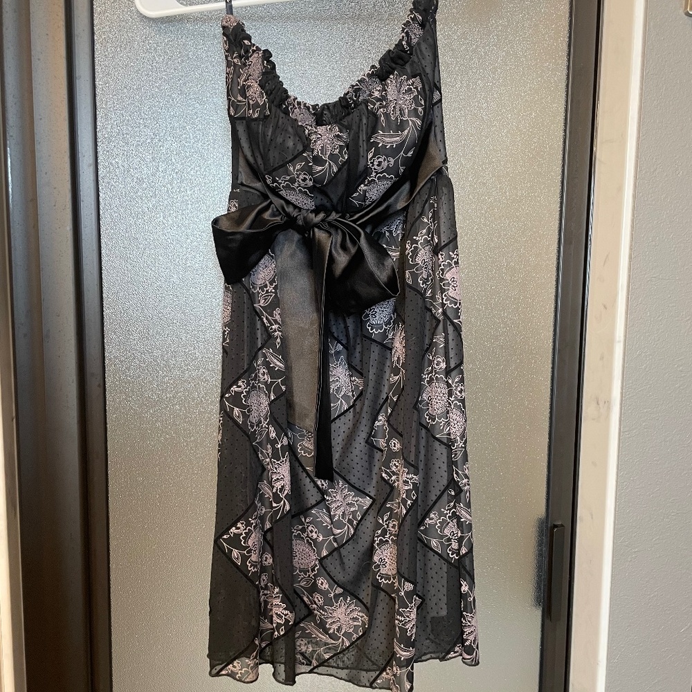 Strapless, short dress